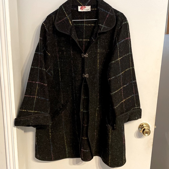 Spring/Fall 3/4 length coat - Picture 1 of 5